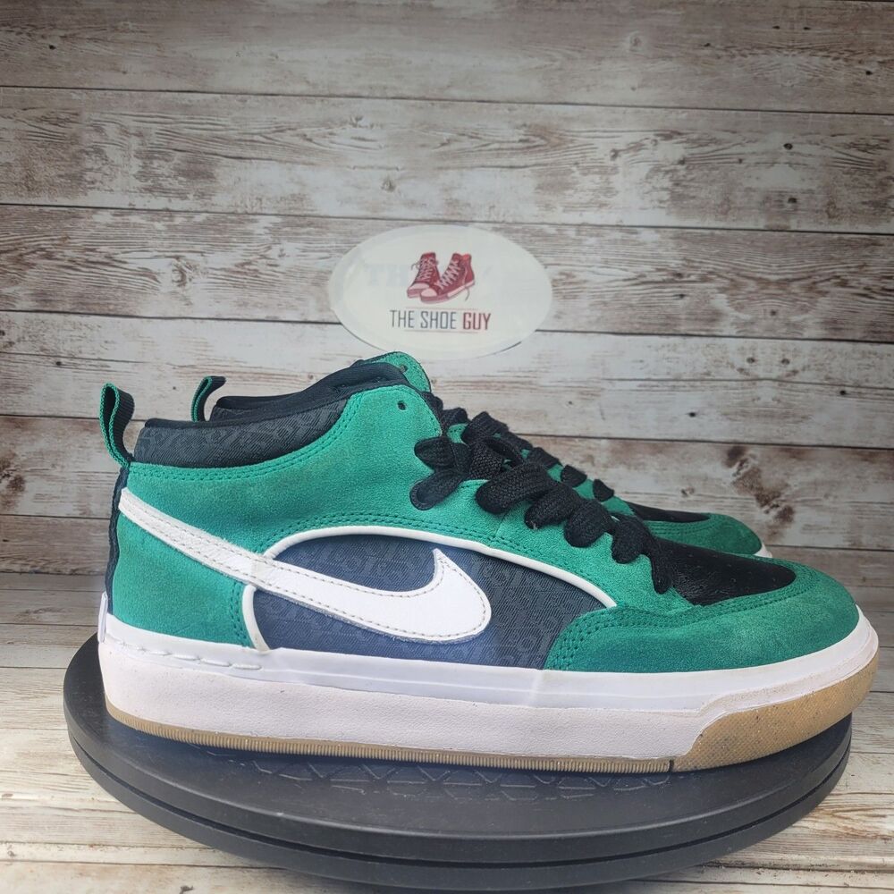 Nike SB React Leo Sneakers Mens Size 7.5 Green Suede Logo Skateboarding Shoes